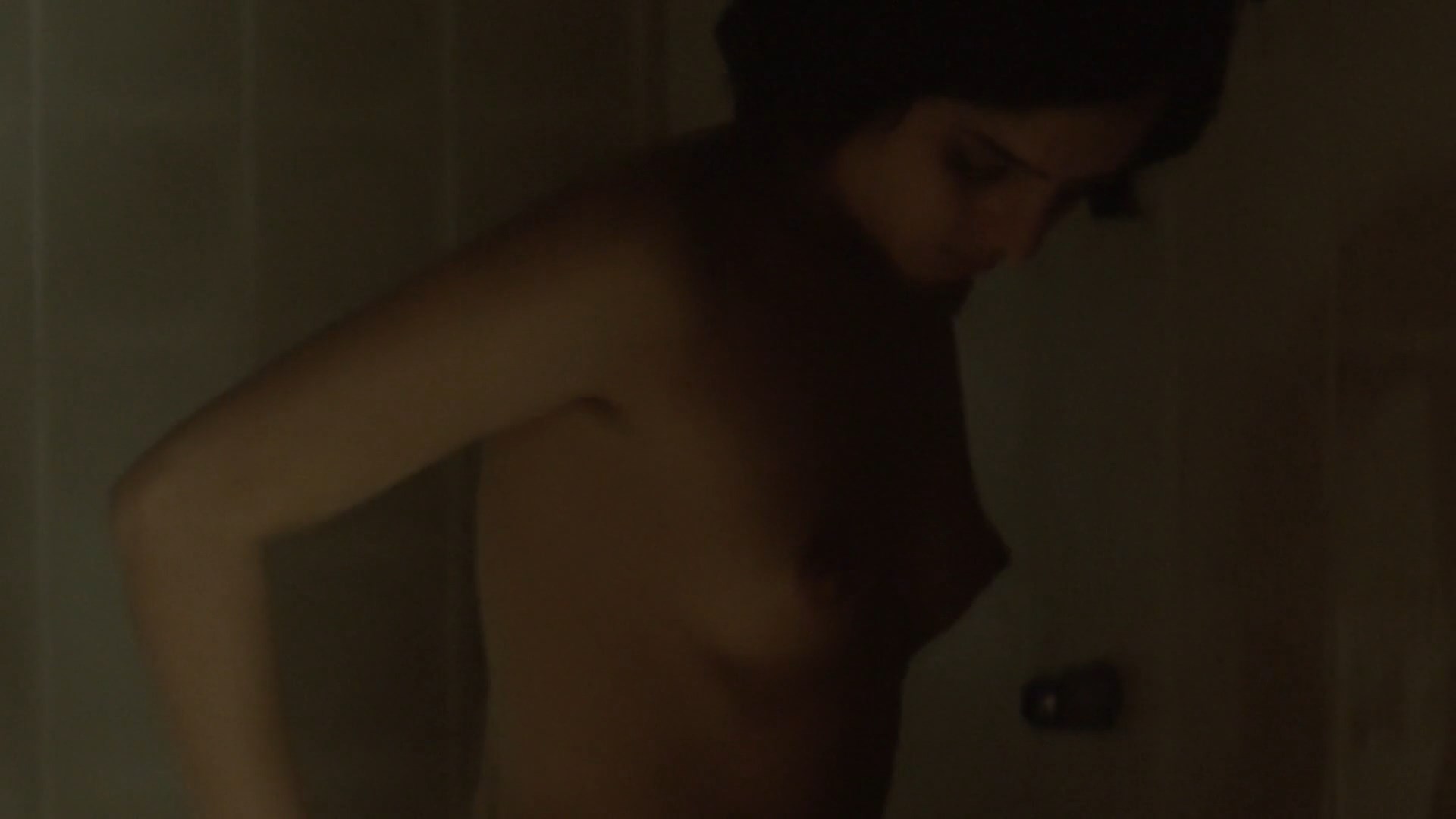 Ondina Quadri nude - Das Nest (Il nido) (2016)