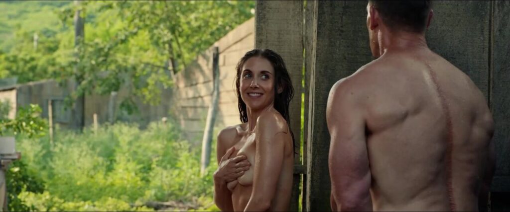 Alison Brie sexy - Freelance (2023)