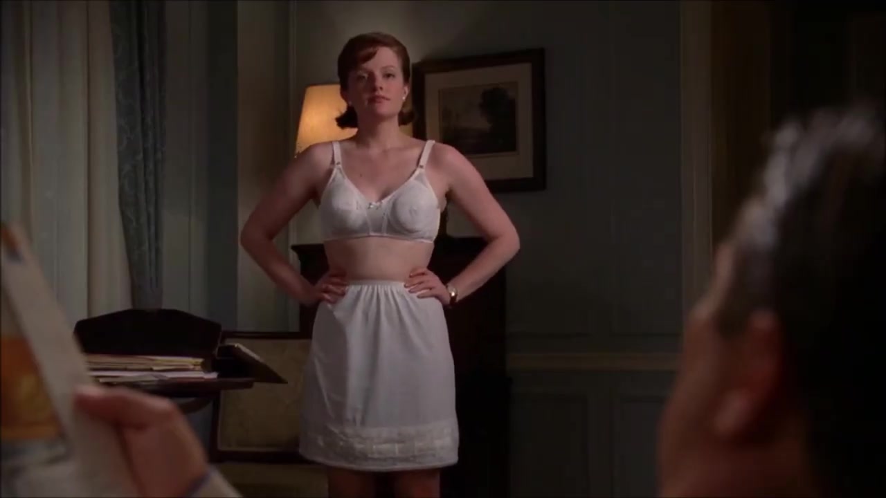 Elisabeth Moss sexy - Mad Men s04e06 (2010)