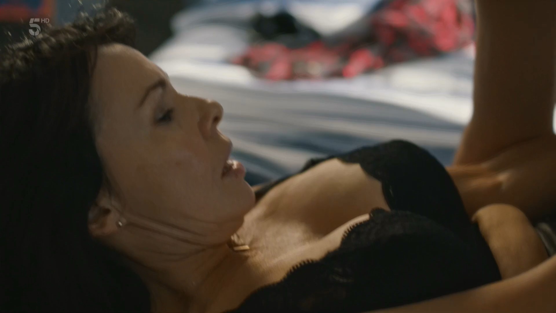 Julie Graham sexy – Penance s01e02 (2020)