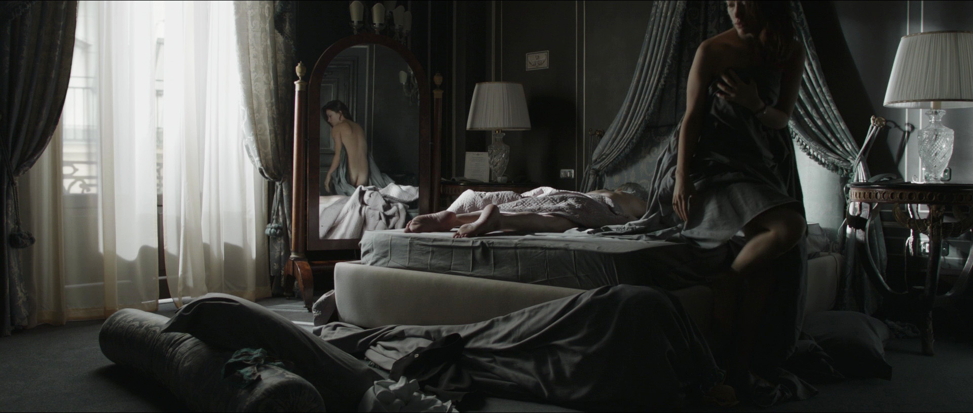 Olivia Wilde nude – Third Person (2013)