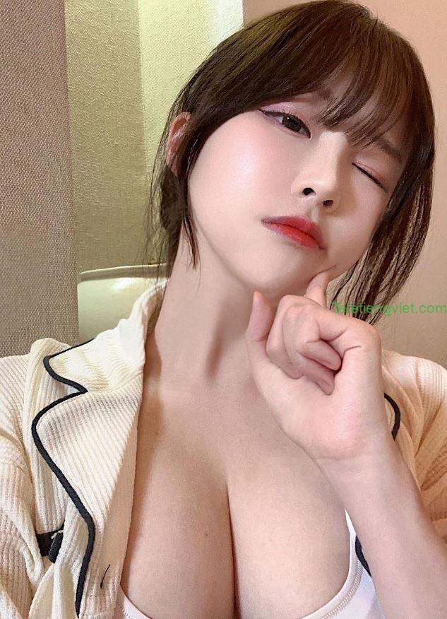 99+ ảnh hot streamer Coco lộ vú bự, ti hồng gợi dục khó cưỡng