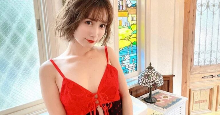 Hot girl phim 18+ tung chiêu độc khi bị ép quay cảnh khó